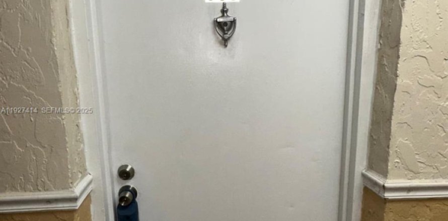 Condo à Hialeah, Floride, 2 chambres № 1986273