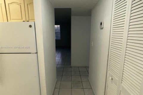 Copropriété à louer à Hialeah, Floride: 2 chambres, 92.53 m2 № 1986273 - photo 2