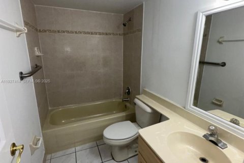 Copropriété à louer à Hialeah, Floride: 2 chambres, 92.53 m2 № 1986273 - photo 11