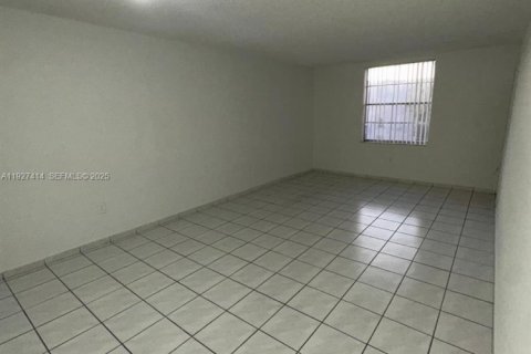 Copropriété à louer à Hialeah, Floride: 2 chambres, 92.53 m2 № 1986273 - photo 5
