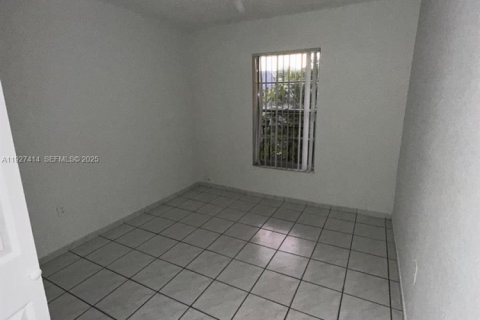 Copropriété à louer à Hialeah, Floride: 2 chambres, 92.53 m2 № 1986273 - photo 9