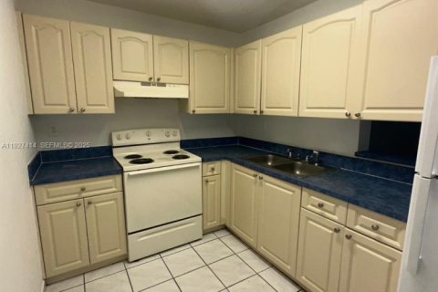 Copropriété à louer à Hialeah, Floride: 2 chambres, 92.53 m2 № 1986273 - photo 4