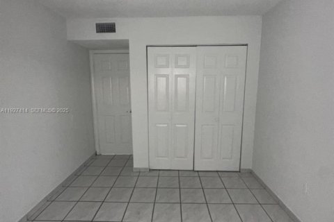 Copropriété à louer à Hialeah, Floride: 2 chambres, 92.53 m2 № 1986273 - photo 10