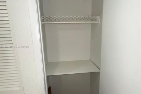 Copropriété à louer à Hialeah, Floride: 2 chambres, 92.53 m2 № 1986273 - photo 8
