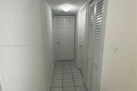 Copropriété à louer à Hialeah, Floride: 2 chambres, 92.53 m2 № 1986273 - photo 7