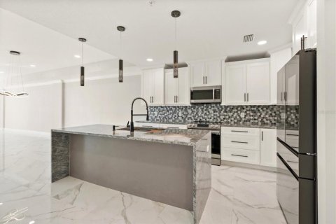 Condo in Clearwater, Florida, 3 bedrooms № 2195384 - photo 5