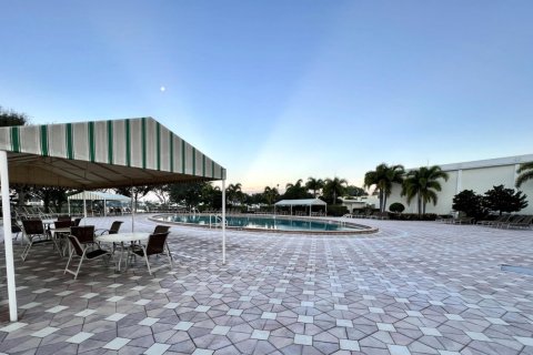 Condo in West Palm Beach, Florida, 1 bedroom  № 923344 - photo 1