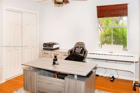 House in Miramar, Florida 4 bedrooms, 242.29 sq.m. № 1941564 - photo 4