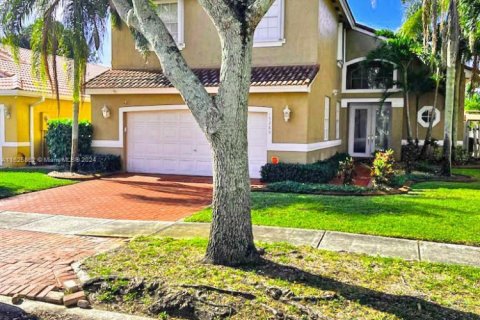 House in Miramar, Florida 4 bedrooms, 242.29 sq.m. № 1941564 - photo 21