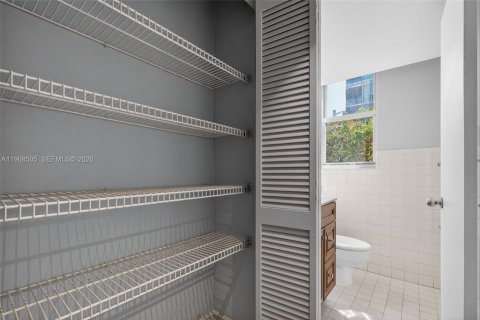 Condo in Miami, Florida, 1 bedroom  № 2029851 - photo 25