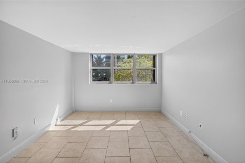 Condo in Miami, Florida, 1 bedroom  № 2029851 - photo 29