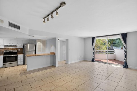 Condo in Miami, Florida, 1 bedroom  № 2029851 - photo 3