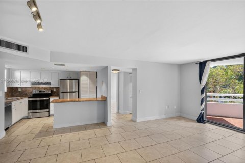 Condo in Miami, Florida, 1 bedroom  № 2029851 - photo 10