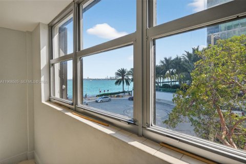 Condo in Miami, Florida, 1 bedroom  № 2029851 - photo 26