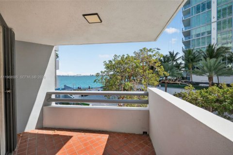 Condo in Miami, Florida, 1 bedroom  № 2029851 - photo 4