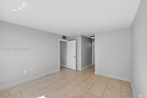 Condo in Miami, Florida, 1 bedroom  № 2029851 - photo 27