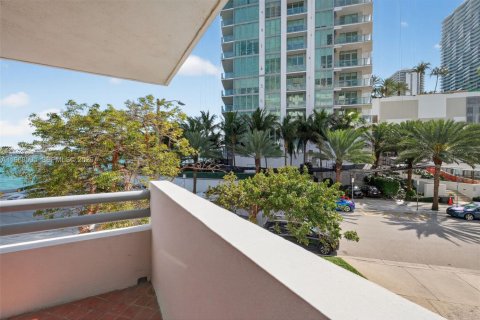 Condo in Miami, Florida, 1 bedroom  № 2029851 - photo 20
