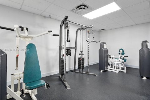 Condominio en venta en Hallandale Beach, Florida, 1 dormitorio, 81.29 m2 № 1986626 - foto 22