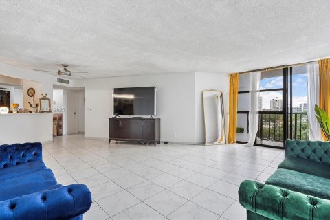 Condominio en venta en Hallandale Beach, Florida, 1 dormitorio, 81.29 m2 № 1986626 - foto 4