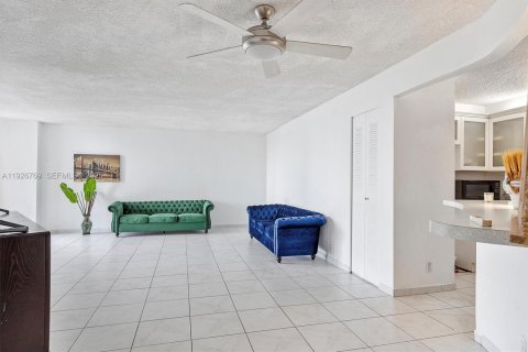Condominio en venta en Hallandale Beach, Florida, 1 dormitorio, 81.29 m2 № 1986626 - foto 5