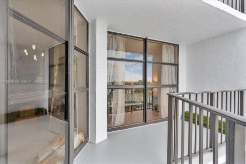 Condominio en venta en Hallandale Beach, Florida, 1 dormitorio, 81.29 m2 № 1986626 - foto 12