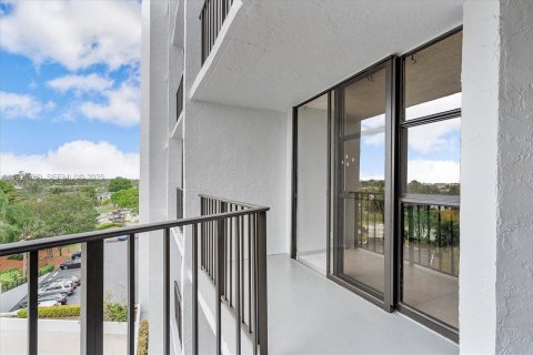 Condominio en venta en Hallandale Beach, Florida, 1 dormitorio, 81.29 m2 № 1986626 - foto 14