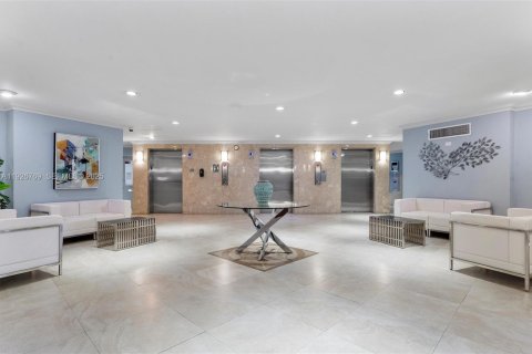 Condominio en venta en Hallandale Beach, Florida, 1 dormitorio, 81.29 m2 № 1986626 - foto 30
