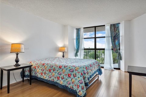 Condominio en venta en Hallandale Beach, Florida, 1 dormitorio, 81.29 m2 № 1986626 - foto 9