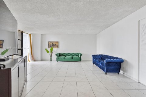 Condominio en venta en Hallandale Beach, Florida, 1 dormitorio, 81.29 m2 № 1986626 - foto 8