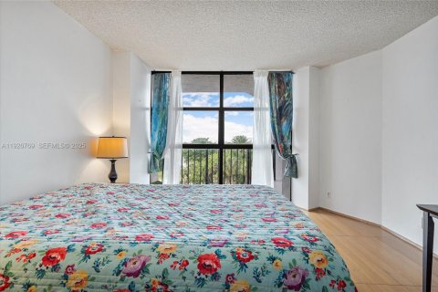 Condominio en venta en Hallandale Beach, Florida, 1 dormitorio, 81.29 m2 № 1986626 - foto 10