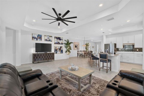 House in WELLEN PARK in Venice, Florida 4 bedrooms, 208.29 sq.m. № 2227281 - photo 5