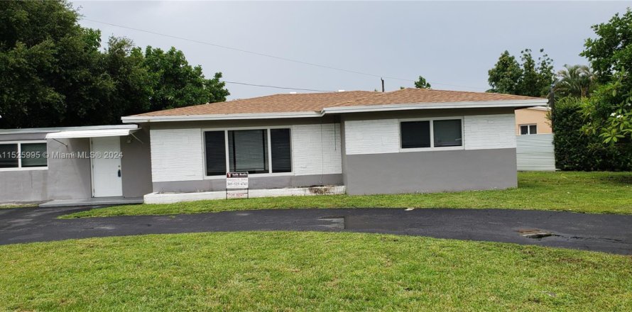House in Hollywood, Florida 3 bedrooms, 124.02 sq.m. № 986242