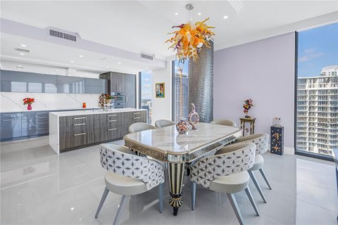 Condominio en venta en Saint Petersburg, Florida, 3 dormitorios, 251.95 m2 № 1723818 - foto 10