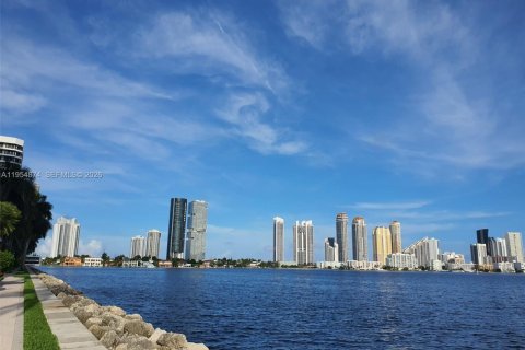 Купить кондоминиум в Авентура, Флорида 2 спальни, 125.7м2, № 2010715 - фото 17