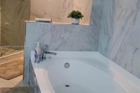 Купить кондоминиум в Авентура, Флорида 2 спальни, 125.7м2, № 2010715 - фото 10
