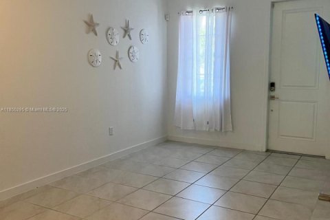 Снять в аренду таунхаус в Майами-Гарденс, Флорида 4 спальни, 148.83м2, № 1874914 - фото 11