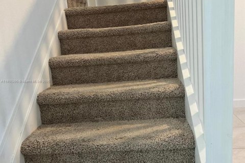 Снять в аренду таунхаус в Майами-Гарденс, Флорида 4 спальни, 148.83м2, № 1874914 - фото 4