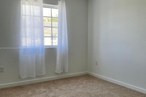 Снять в аренду таунхаус в Майами-Гарденс, Флорида 4 спальни, 148.83м2, № 1874914 - фото 12