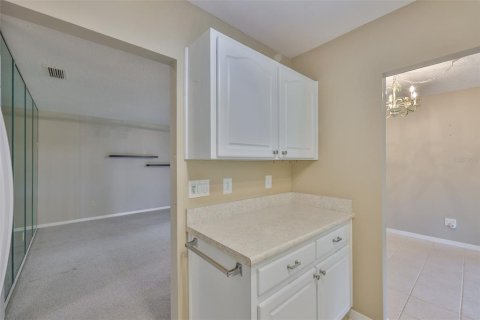 Condo in Sun City Center, Florida, 2 bedrooms  № 1904578 - photo 13