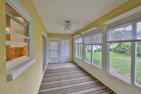 Condo in Sun City Center, Florida, 2 bedrooms  № 1904578 - photo 27