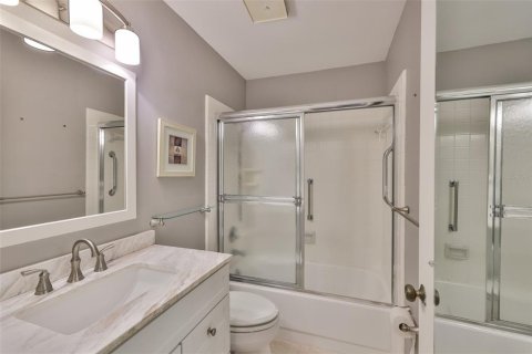 Condo in Sun City Center, Florida, 2 bedrooms  № 1904578 - photo 23