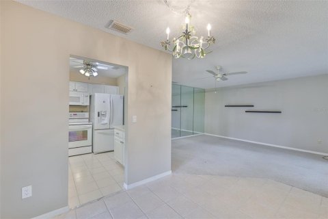Condo in Sun City Center, Florida, 2 bedrooms  № 1904578 - photo 8