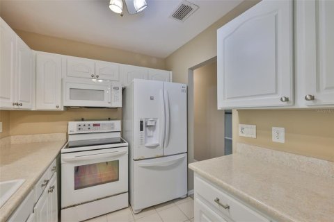 Condo in Sun City Center, Florida, 2 bedrooms  № 1904578 - photo 11