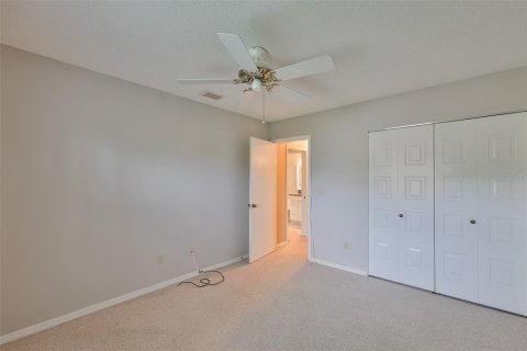Condo in Sun City Center, Florida, 2 bedrooms  № 1904578 - photo 15