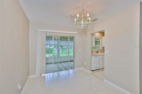 Condo in Sun City Center, Florida, 2 bedrooms  № 1904578 - photo 9