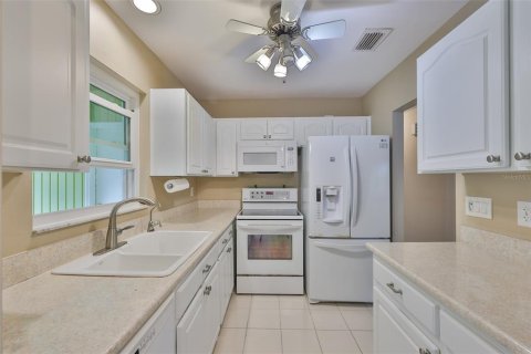 Condo in Sun City Center, Florida, 2 bedrooms  № 1904578 - photo 12