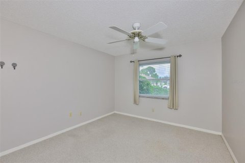 Condo in Sun City Center, Florida, 2 bedrooms  № 1904578 - photo 18