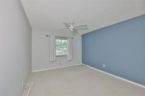 Condo in Sun City Center, Florida, 2 bedrooms  № 1904578 - photo 20
