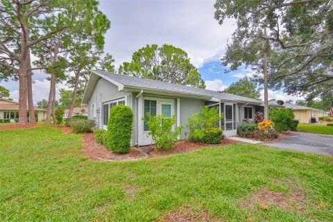 Condo in Sun City Center, Florida, 2 bedrooms  № 1904578 - photo 4