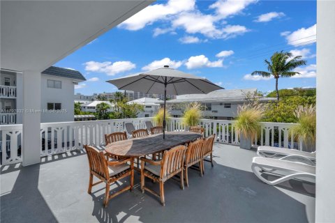 Condo in Key Biscayne, Florida, 1 bedroom  № 1708914 - photo 23